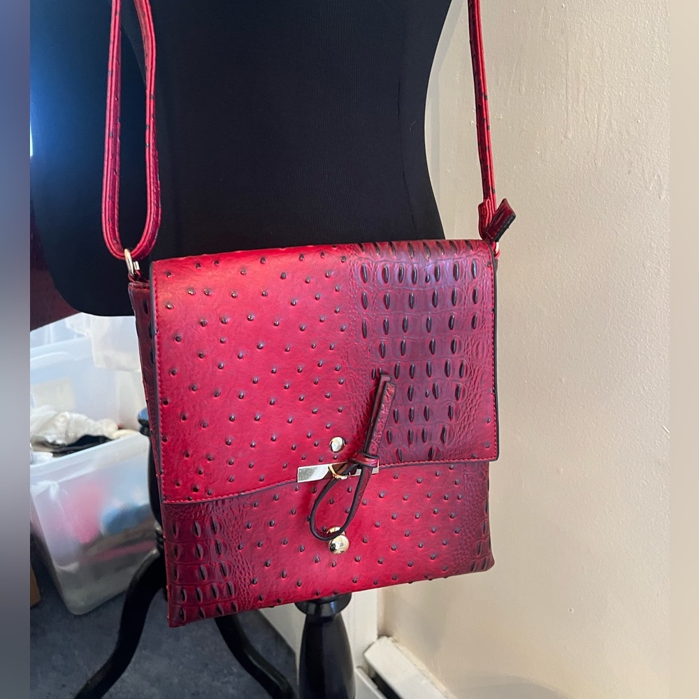 RED LEATHER BAG